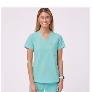 FIGS fresh aqua catarina scrub top size small NWT